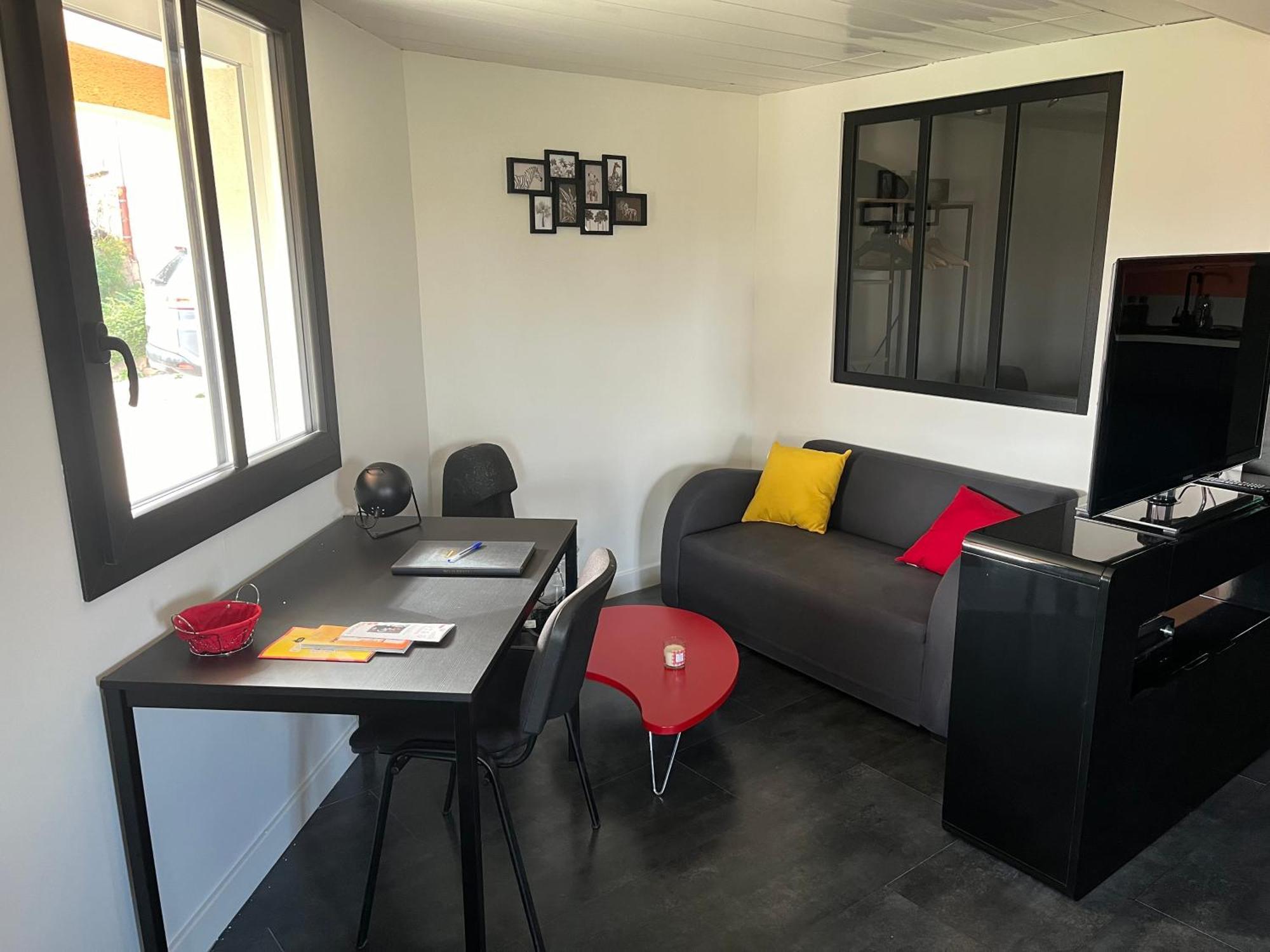 Comme Dans Un Ecrin - T2 De 50 M² Avec Jardin, Terrasse Et Piscine Apartment Vernaison Exterior foto