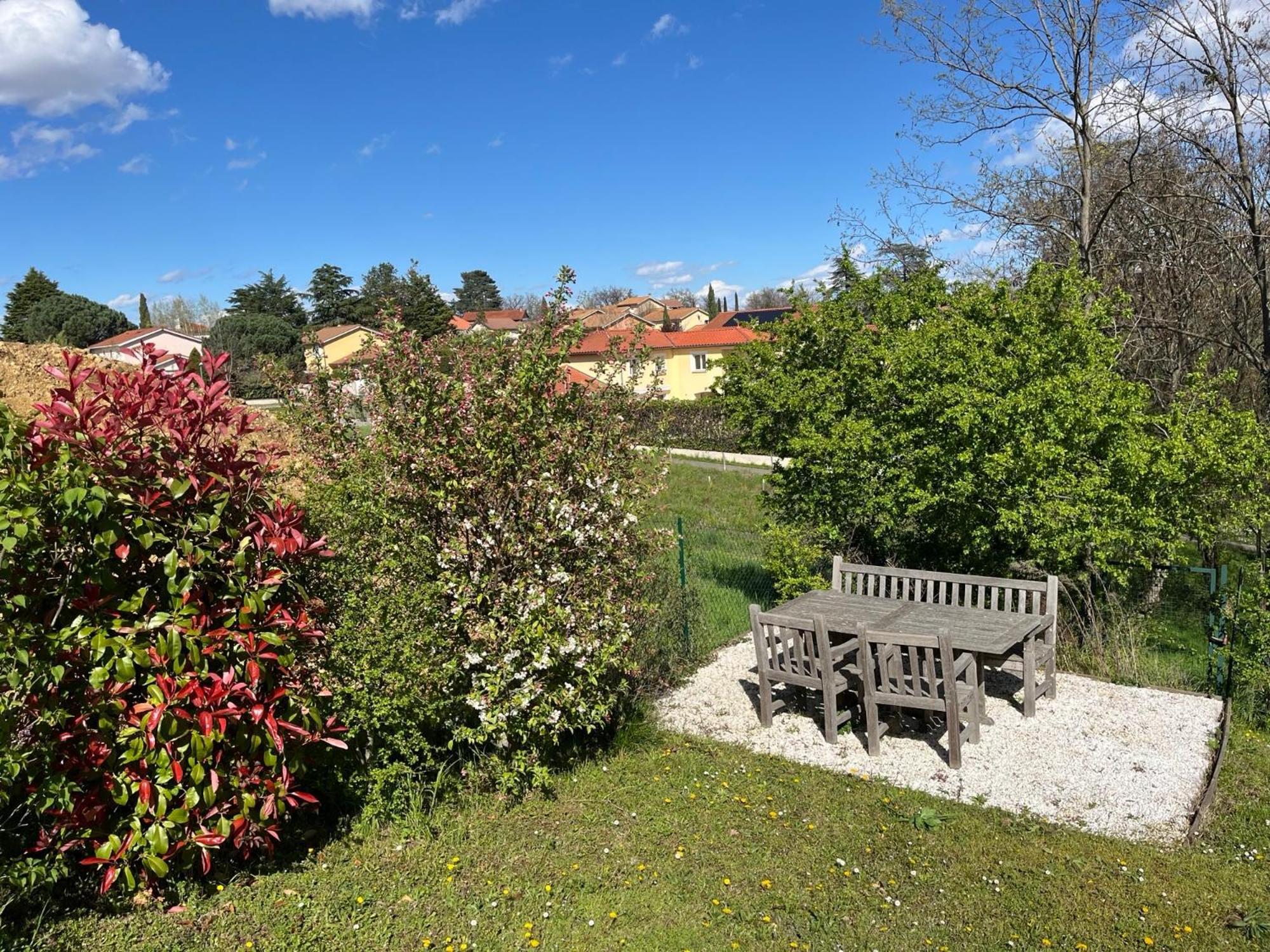 Comme Dans Un Ecrin - T2 De 50 M² Avec Jardin, Terrasse Et Piscine Apartment Vernaison Exterior foto
